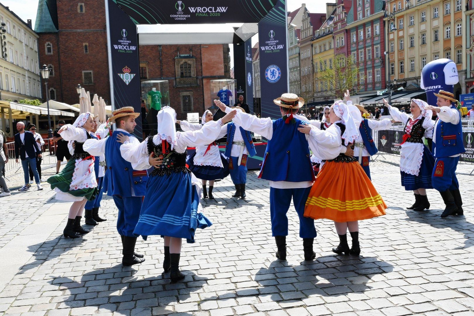 Otwarcie strefy kibica finału Ligi Konferencji na wrocławskim Rynku