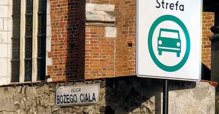 Chcieli wyrzucić stare auta z centrum. Niektórzy sami nie wjadą swoimi