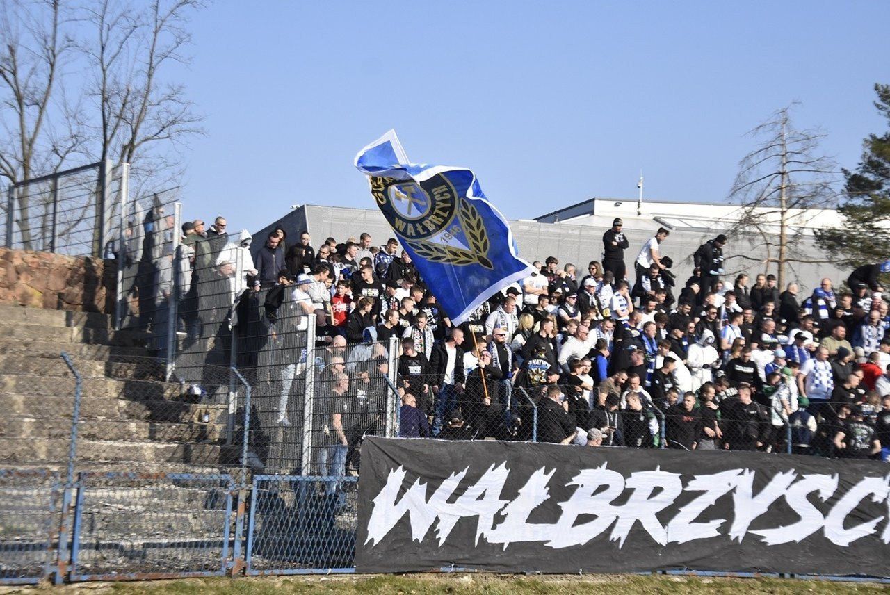 Górnik Wałbrzych wywalczył awans do IV ligi. Przed nim teraz trudna rola beniaminka
