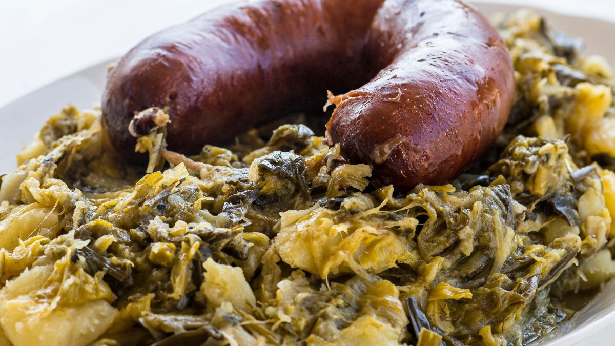 Szwajcarska kiełbasa z ziemniakami i porem