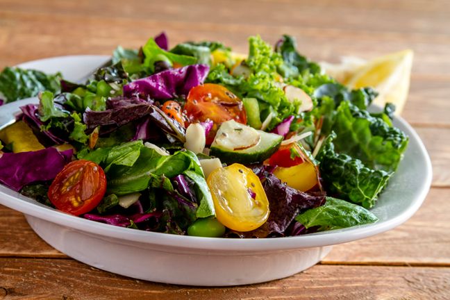 Surówki to idealne dodatki do głównego dania, które wzbogacą każdy przepis o dodatkowe wartości odżywcze