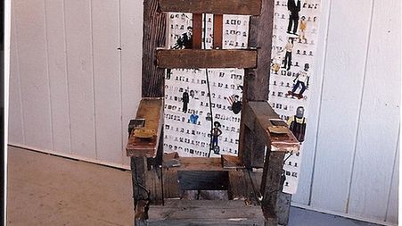 Nie chciał rozwodu, więc zbudował krzesło elektryczne-pułapkę 1