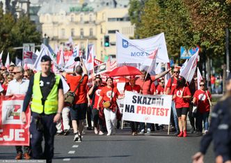 Frustracja sięga zenitu. Pracownicy sądów wolą pracować w Biedronce. Apelują do Tuska