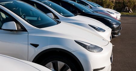 Tesla w odwrocie, Chińczycy zyskują. Boom na elektryki w Unii Europejskiej