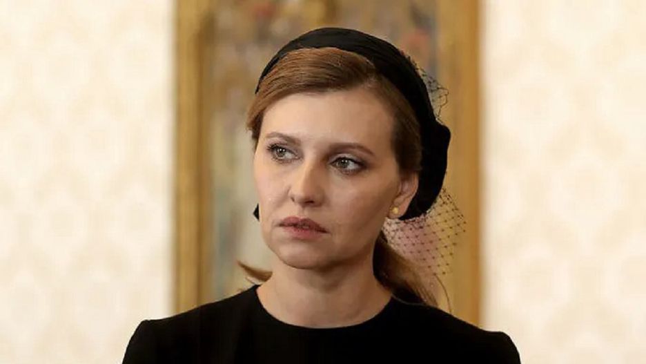 Ołena Zełenska opublikowała w mediach społecznościowych post, w którym poinformowała, że 73 dzieci, leczących się onkologicznie trafiło do Polski. Podziękowała polskiej parze prezydenckiej oraz lekarzowi z Gdańska prof. Piotrowi Czaudernie