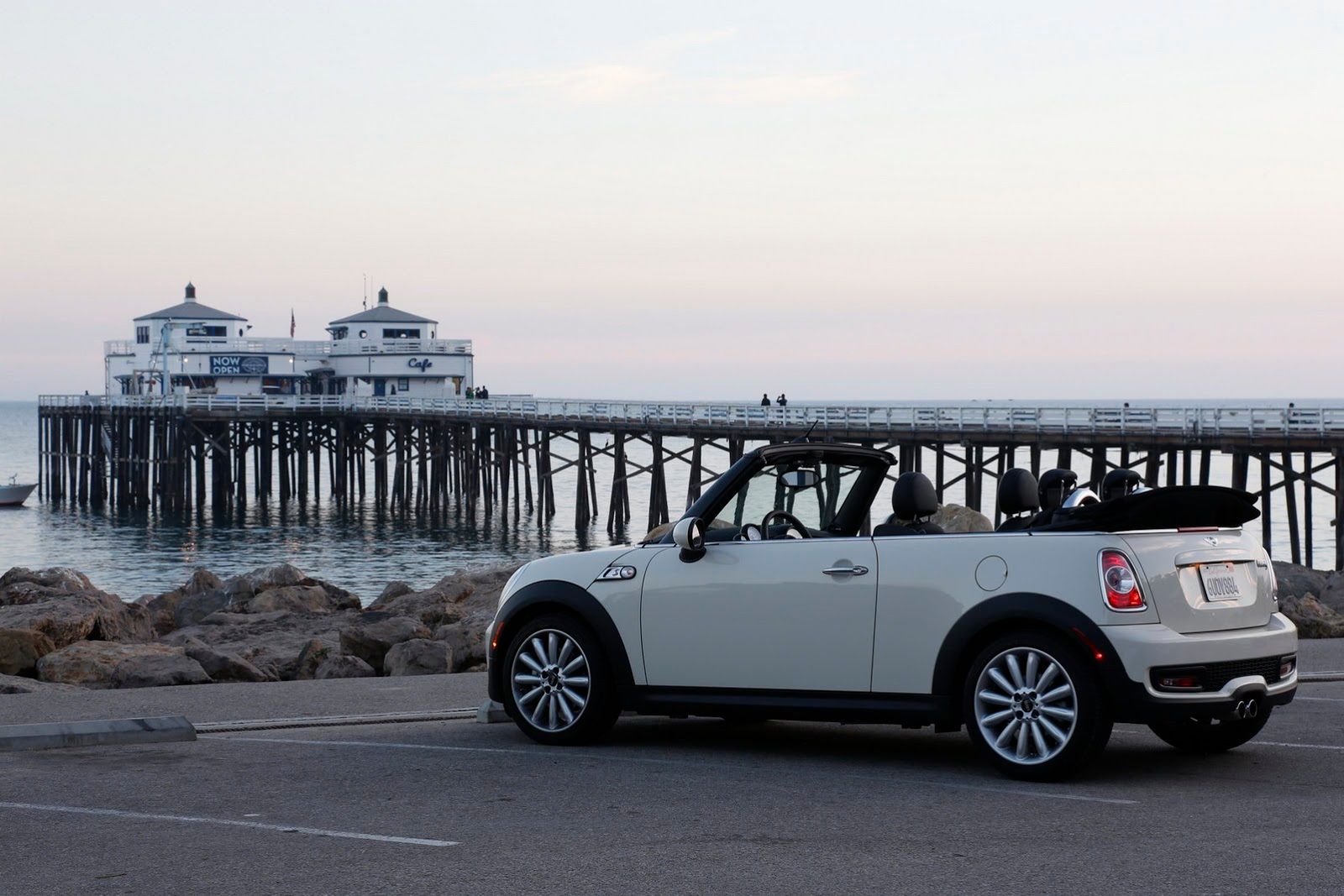 Galeria Mini jako celebracja sprzedaży półmilionowego egzemplarza w USA 75