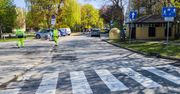 Poznań: Koniec chaosu na osiedlowej ulicy. Nowa organizacja ruchu poprawi bezpieczeństwo na os. Oświecenia