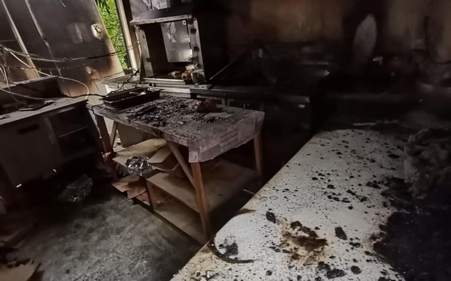 Lokal w środku jest totalnie zniszczony