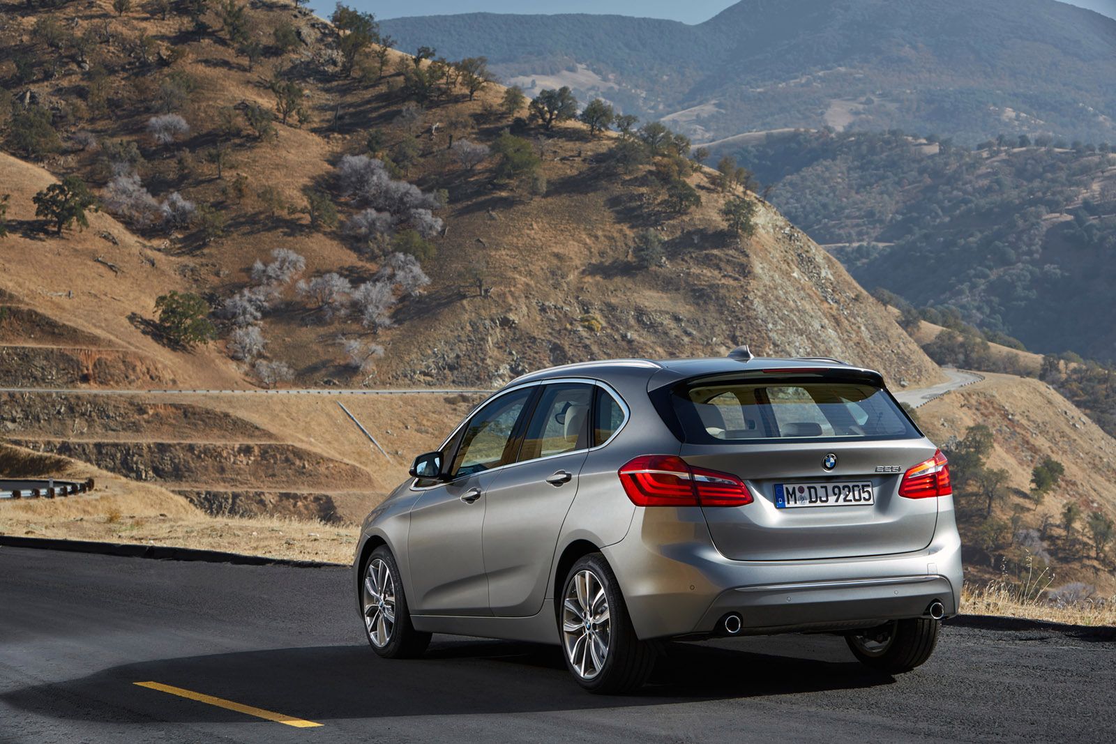 BMW przedstawiło 290 zdjęć z serią 2 Active Tourer [galeria] 18