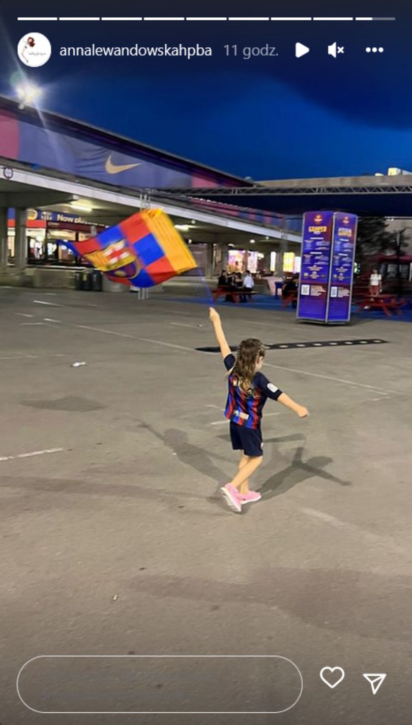 Anna Lewandowska wspiera Roberta Lewandowskiego podczas meczu FC Barcelona