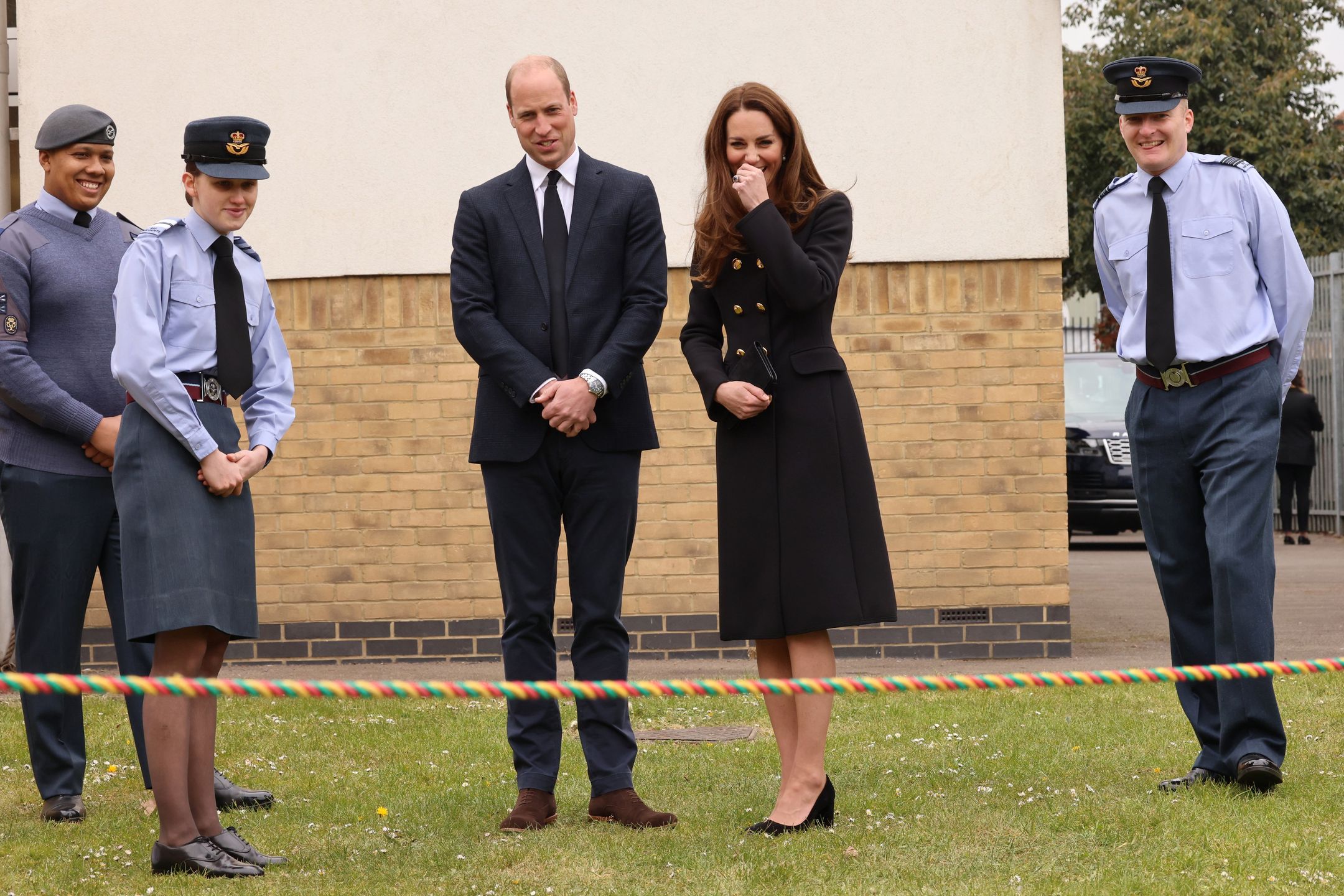 Książę William i Kate Middleton odwiedzają młodych kadetów