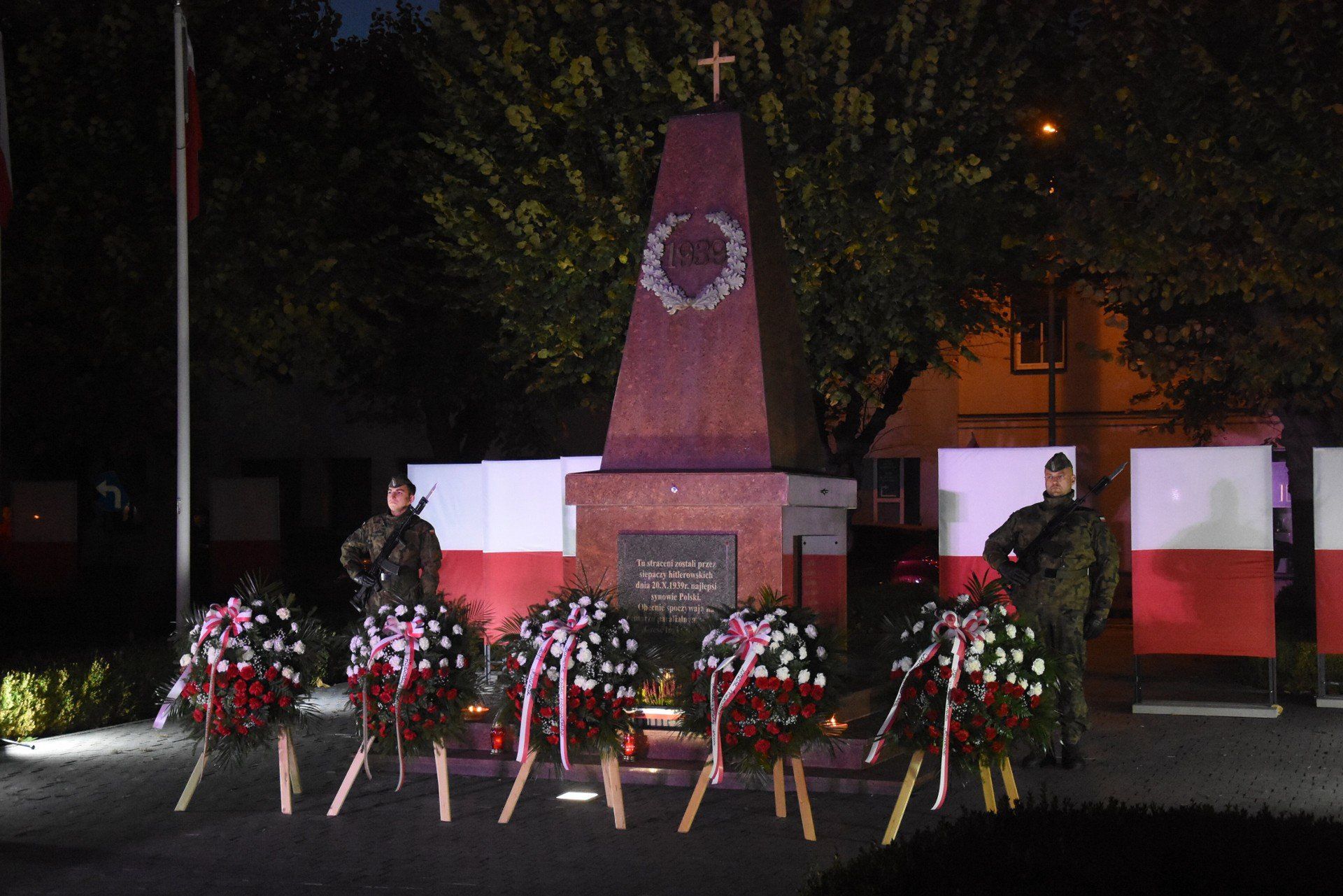 Mieszkańcy Książa Wielkopolskiego i Dolska oddali hołd rozstrzelanym podczas uroczystości na ksiąskim rynku.