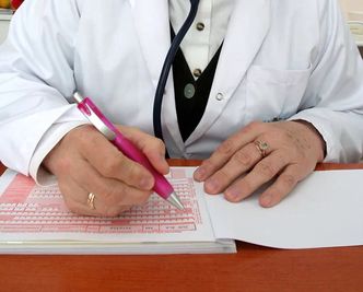 Wynagrodzenie chorobowe. Kogo dotyczy i jak wyliczyć?