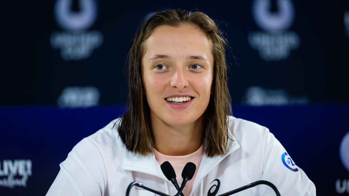 BRISBANE, AUSTRALIA - DECEMBER 31: Iga Swiatek of Poland talks to the media after defeating Yulia Putintseva of Kazakhstan in her first round-robin match on Day 3 of the United Cup at Pat Rafter Arena on December 31, 2022 in Brisbane, Australia. (Photo by Robert Prange/Getty Images)