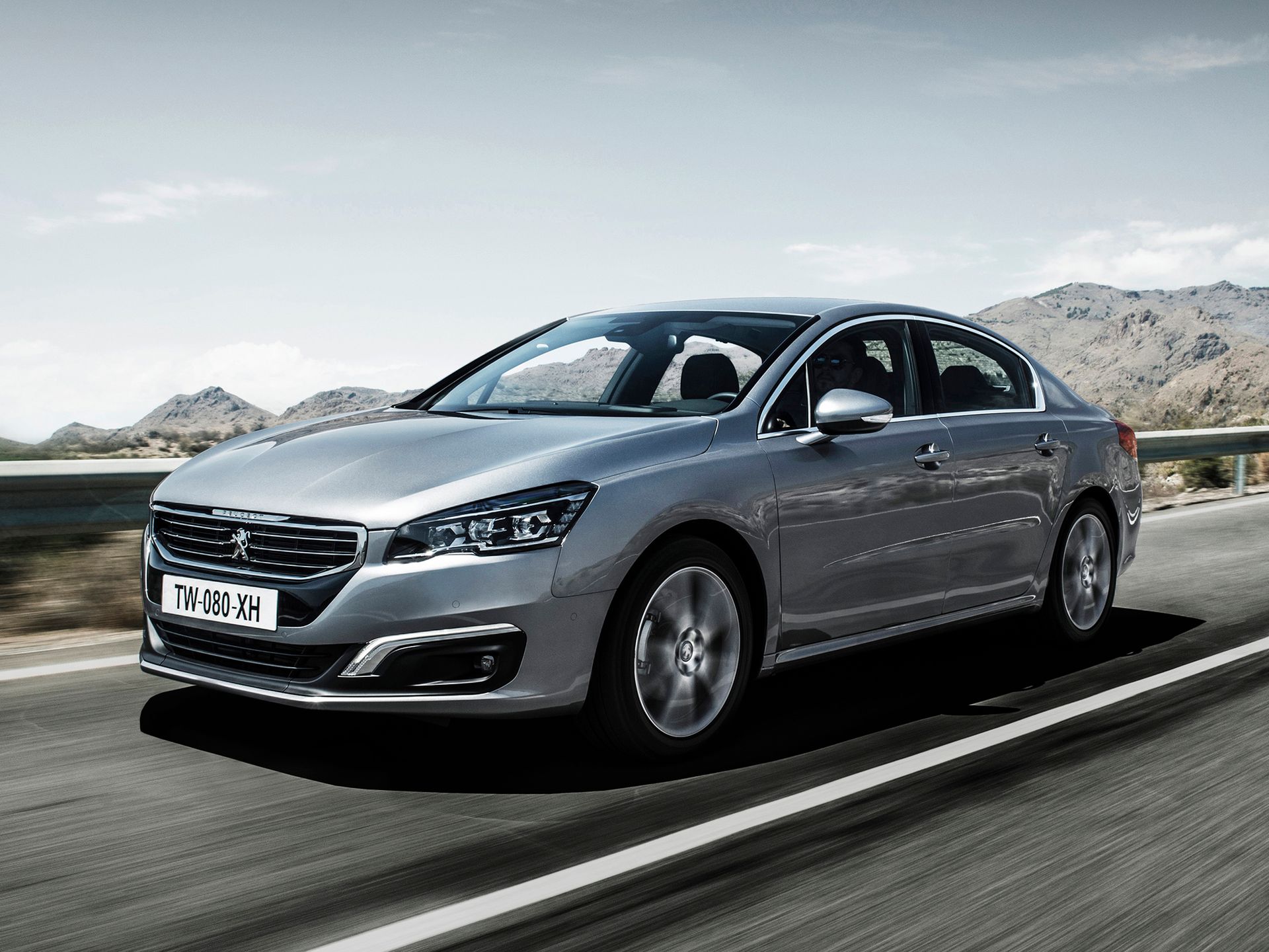 Elegancki sedan Peugeot 508 ma też ładnego odpowiednika w wersji kombi. To taki francuski passat, ale sporo tańszy.