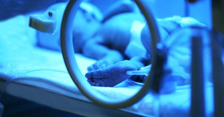 Noworodki przebywające na oddziałach intensywnej terapii mają większe szanse na wystąpienie problemów psychicznych w przyszłości