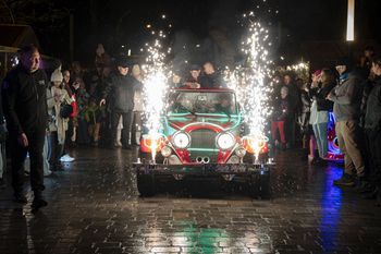 Piła: Jarmark świąteczny rozświetla miasto. Koncerty, atrakcje i Orszak św. Mikołaja