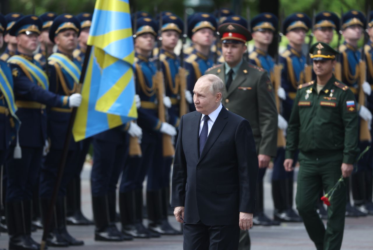 Kremlin offers debt relief to recruit new soldiers