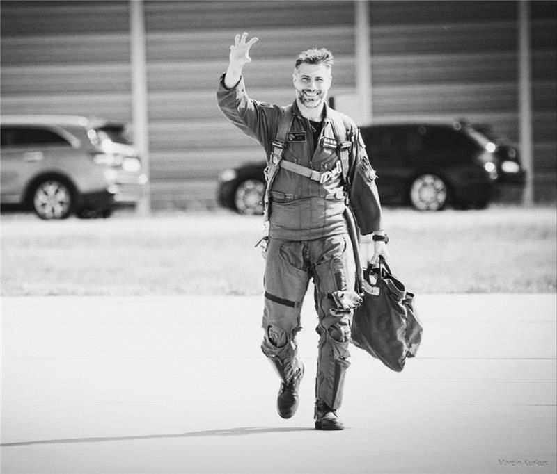 Pilot Maciej Krakowian był wspaniałym tatą. Pokazywał życie z bliźniakami