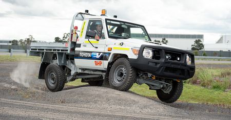 Elektryczne Toyoty Land Cruiser i Hilux powstaną dzięki australijskiej firmie wydobywczej