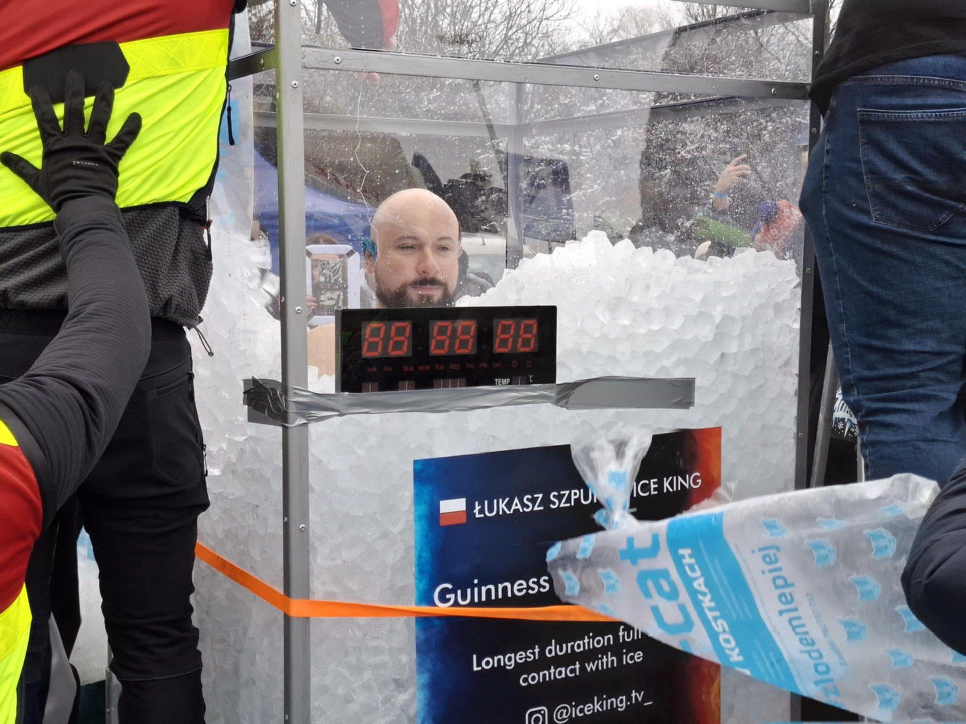Najważniejszym punktem soboty jest próba pobicia rekordu Guinnessa przez Łukasza &#34;Ice Kinga&#34; Szpunara - czterokrotnego rekordzistę świata w morsowaniu ekstremalnym