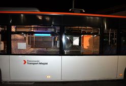 39-latek wpadł w szał. Młotkiem wybił szyby w autobusie miejskim