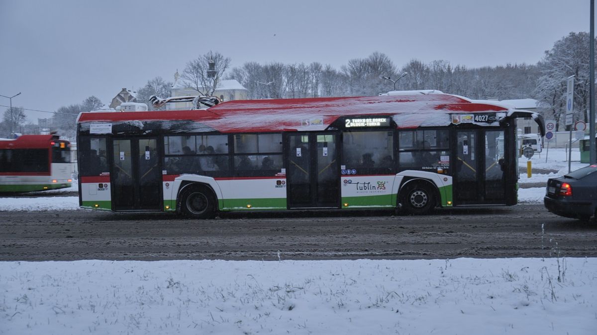 Opady mokrego śniegu sparaliżowały komunikację miejską w Lublinie