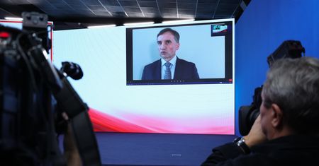 "Ten dzień to mem". Fala komentarzy po absurdalnej konferencji Ziobry