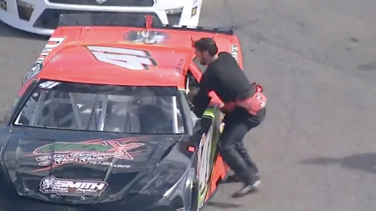 Bójka podczas wyścigu NASCAR