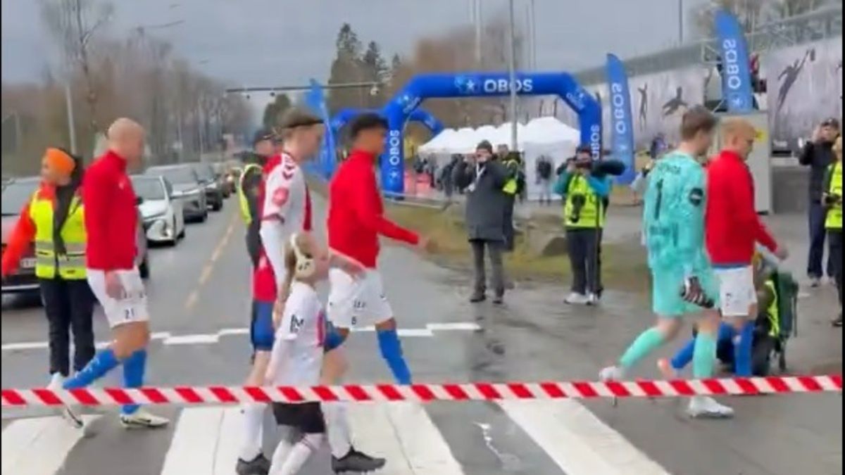 Piłkarze KFUM Oslo i SK Brann przed meczem