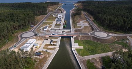 Powoli kończy się budowa drogi wodnej przez Mierzeję. Ale spór o port Elbląg trwa
