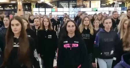 Propagandowe nagranie dla Putina. Wzięła w nim udział młodzież