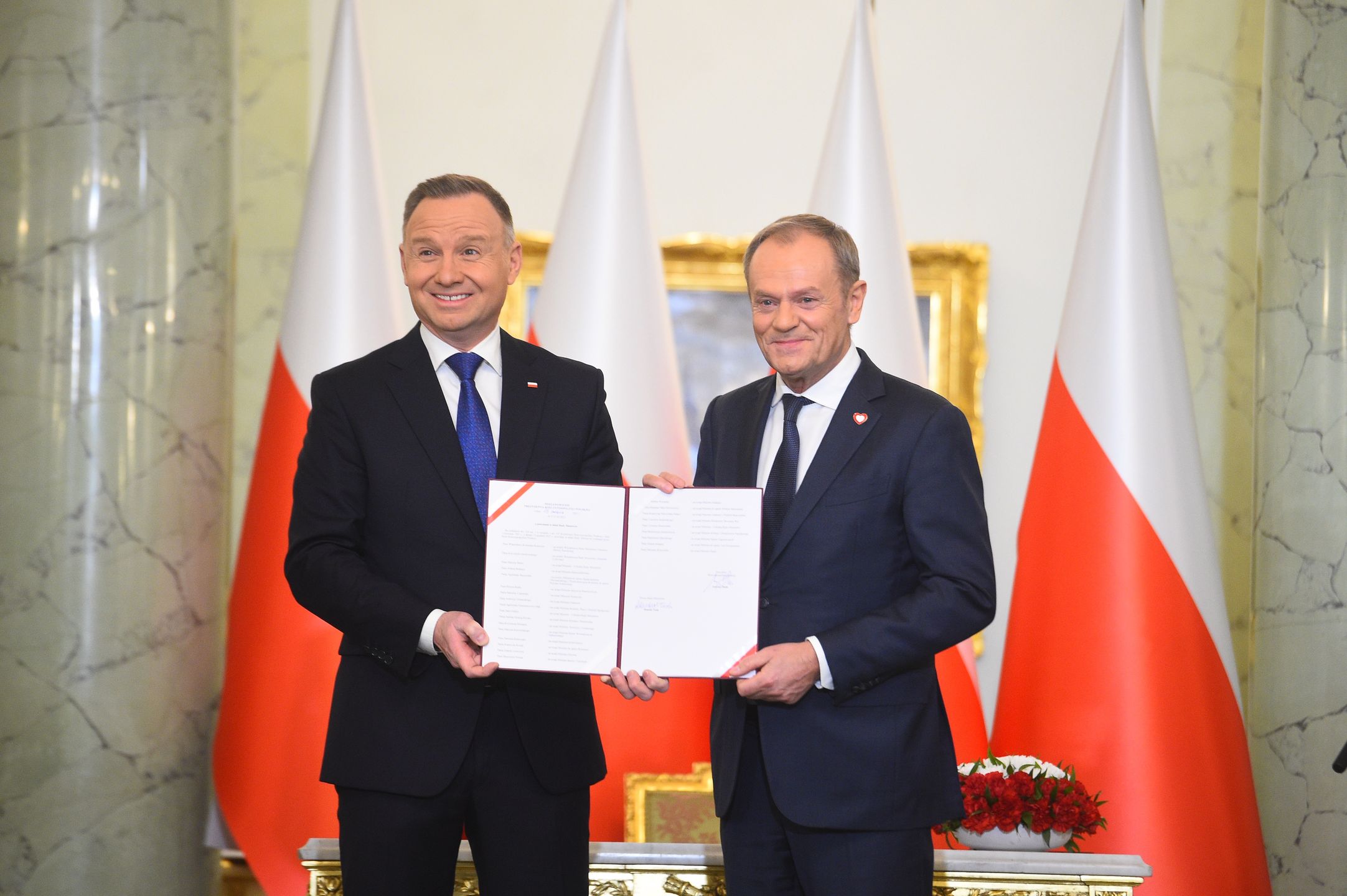 Andrzej Duda i Donald Tusk na zaprzysiężeniu nowego rządu