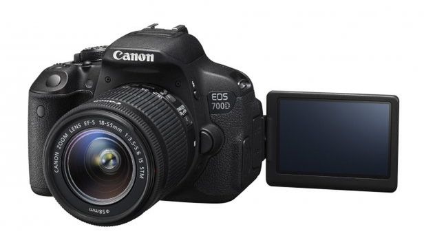 Canon EOS 700D z nowym obiektywem 18-55mm f/3.5-5.6 IS z cichym silnikiem STM 1