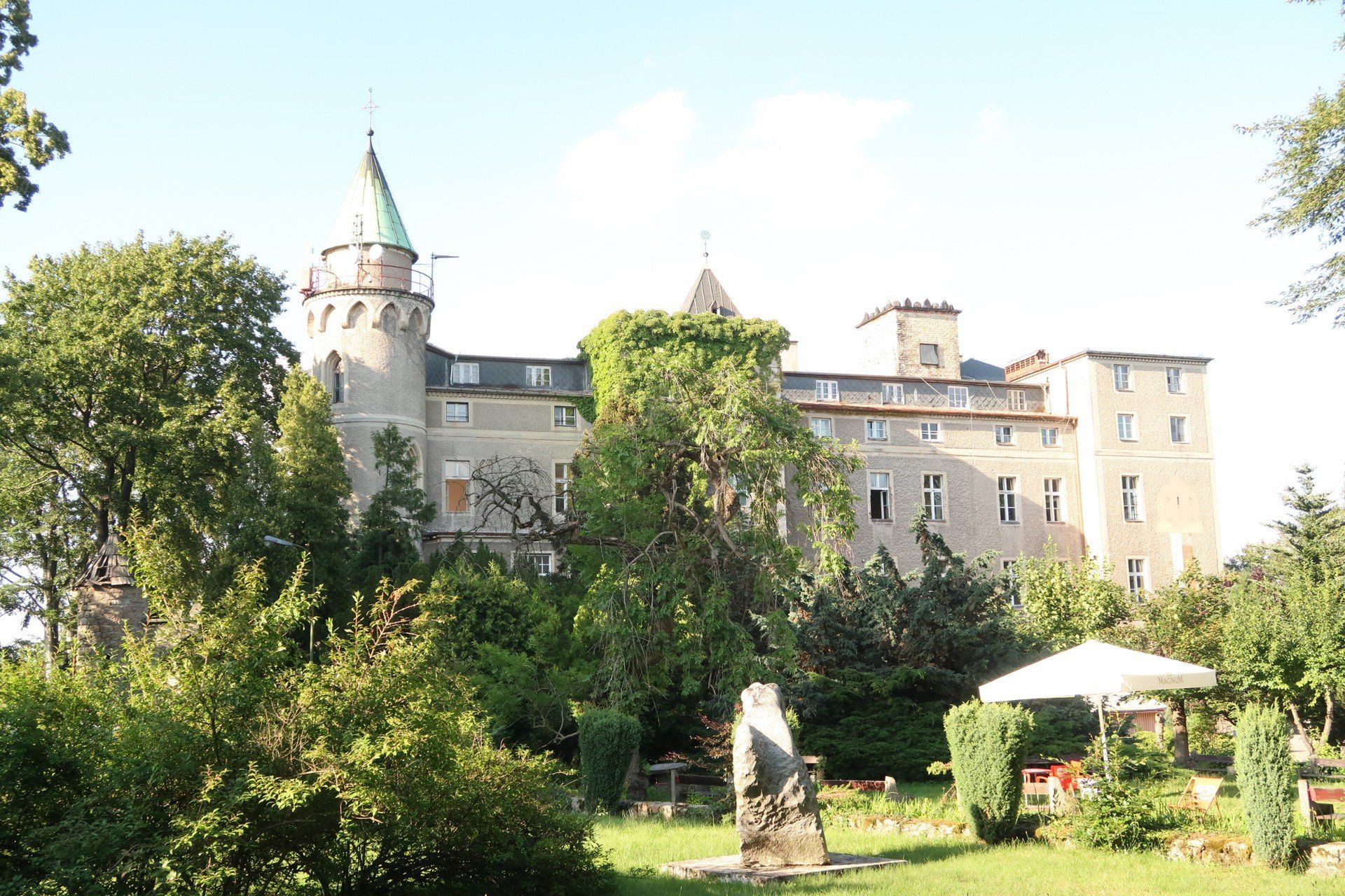 Neogotycki zamek Leśna (Leśna Skała)
