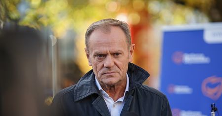 Smutek na twarzach bliskich Tuska. Zdjęcia z Sopotu