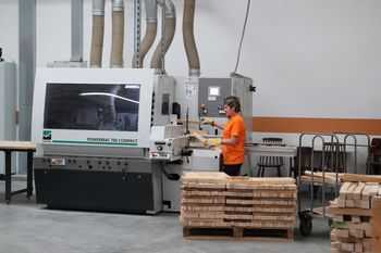 Produkowali tysiące krzeseł dziennie. Teraz zakład upada