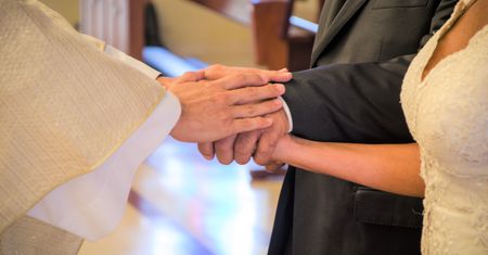 Ujawniła kulisy rozwodu kościelnego. Ksiądz zadawał jej bulwersujące pytania