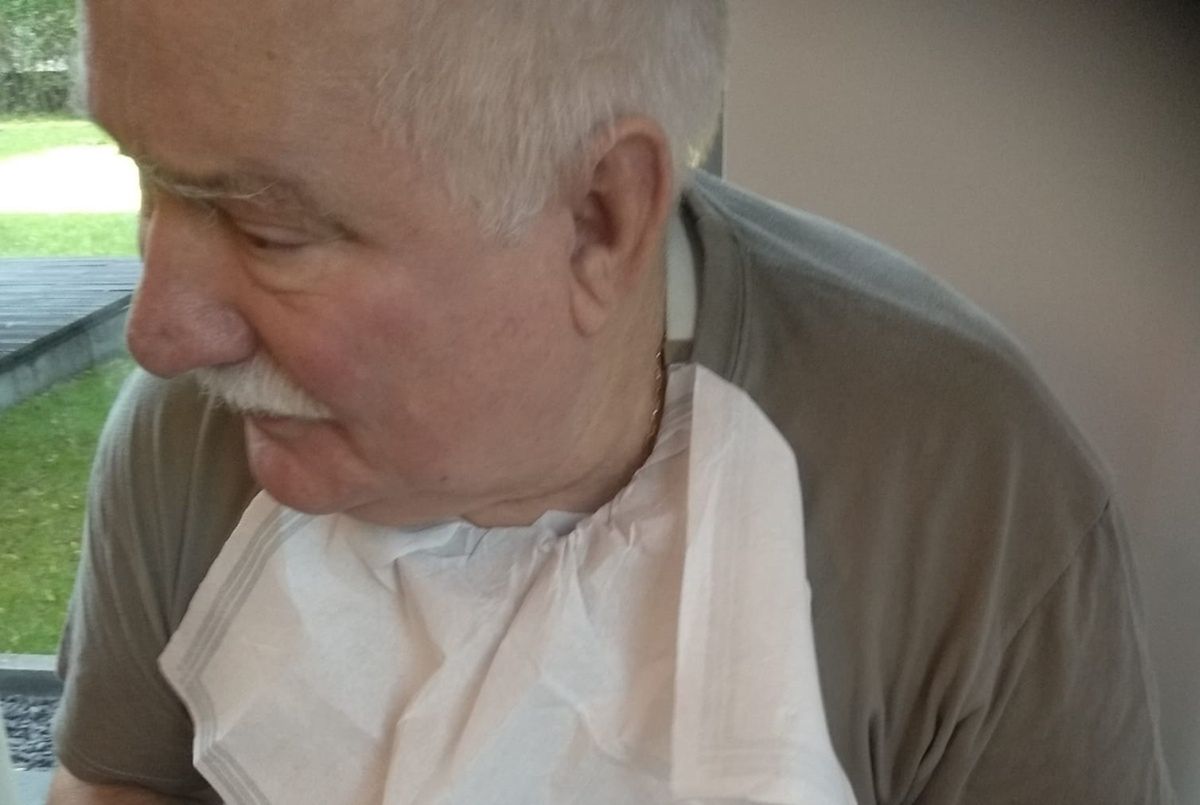 Wałęsa pokazał, co je na śniadanie. Internauci: boli, ale dla zdrowia warto