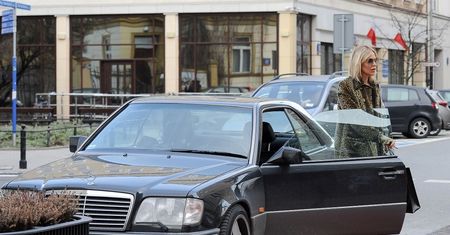 Sablewska w okularach za 1,5 TYSIĄCA pojechała mercedesem do warzywniaka (ZDJĘCIA)