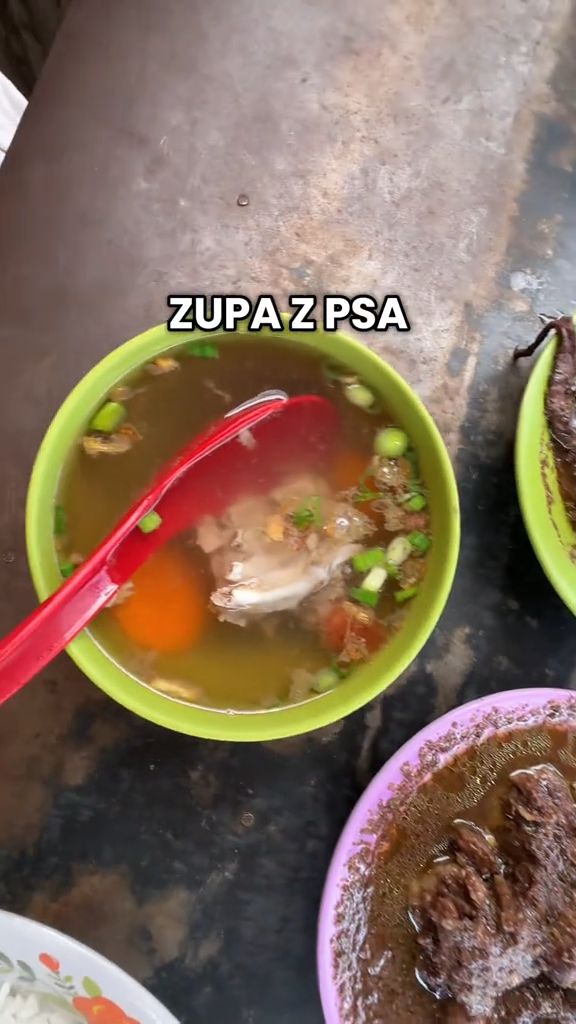 Influencerka spróbowała psa w indonezyjskiej restauracji