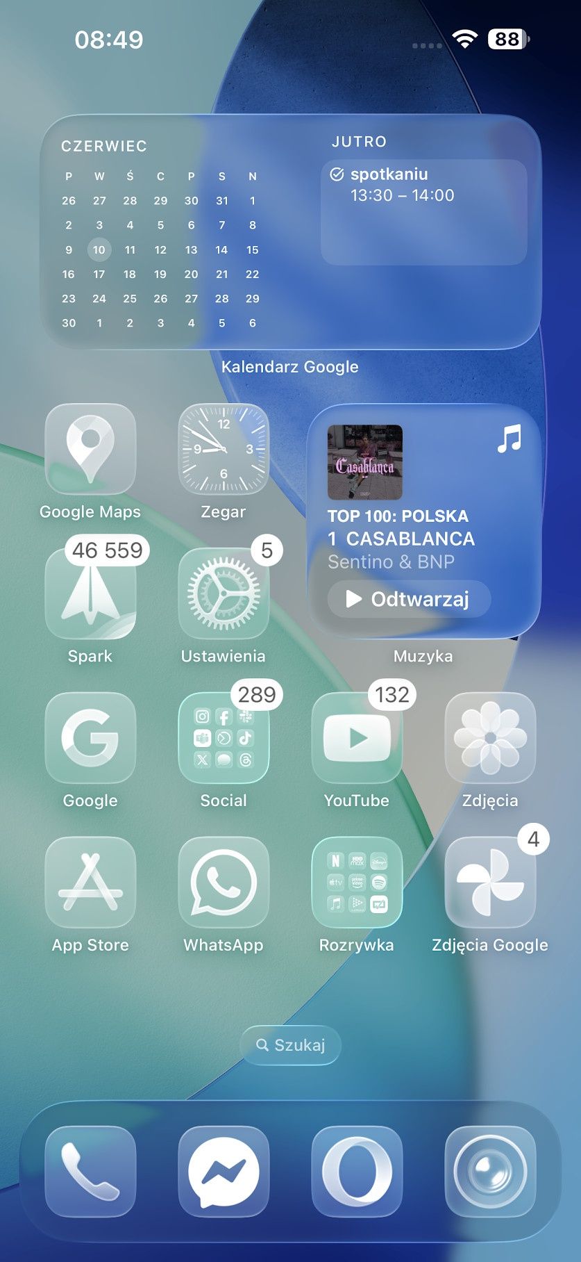 iOS 26 (po lewej) i iOS 18 (po prawej)