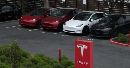 Sprawdzili, jakie "elektryki" kupują Polacy. Lider jest tylko jeden