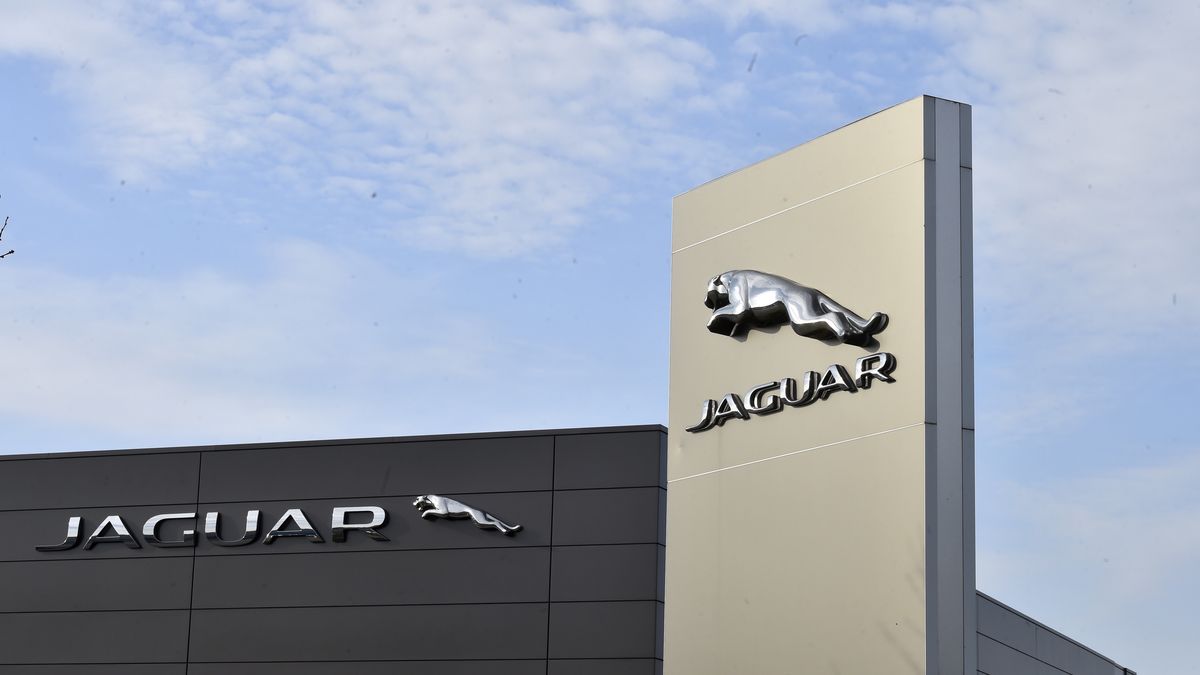 CREWE, ENGLAND - NOVEMBER 07: The Jaguar logo is seen outside Swansway Jaguar car garage on November 07, 2020 in Crewe, Cheshire, England. (Photo by Nathan Stirk/Getty Images)