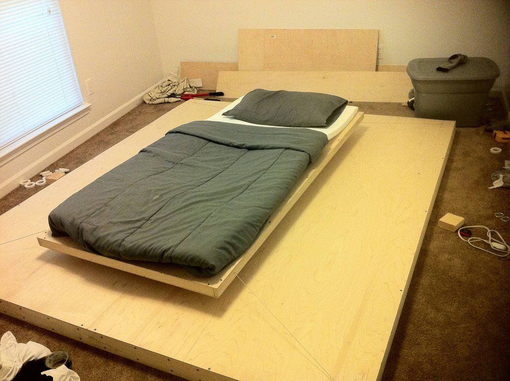 Lewitujące łóżko DIY (Fot.mememetatata)