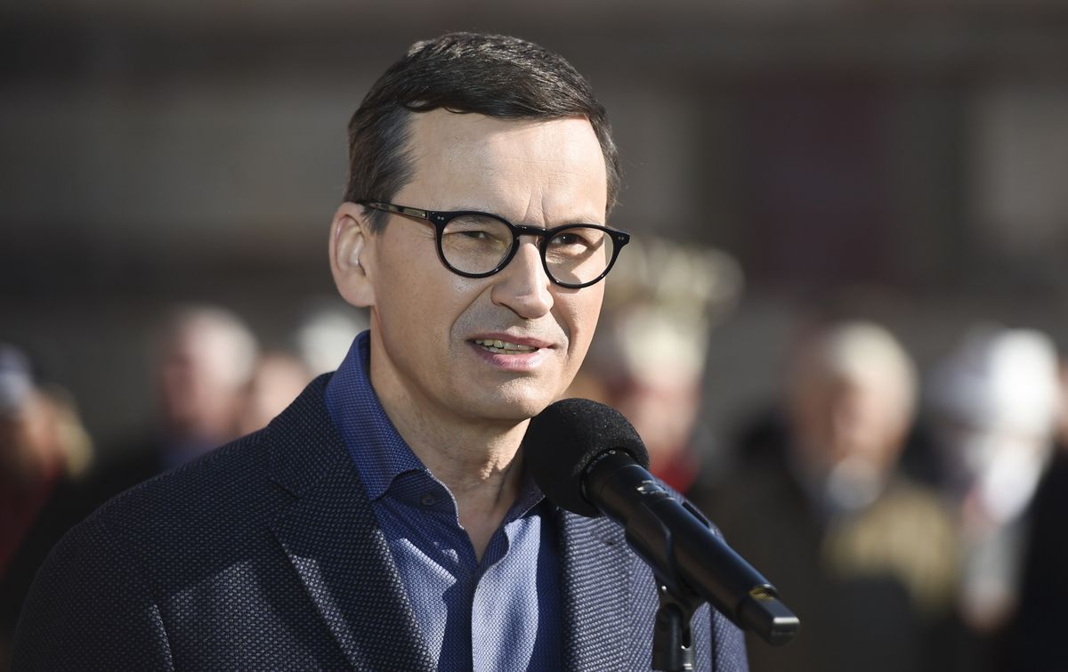 Mateusz Morawiecki śmieje się z Tuska, internauci z niego