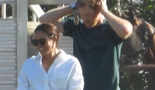 Meghan z szerokim uśmiechem. A Harry? "Przyłapali" ich paparazzi
