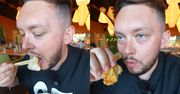 Książulo ocenił jedzenie w Hotelu Gołębiewski w Pobierowie. "Za 60 złotych dostajemy smażoną bułę. SMUTNE"