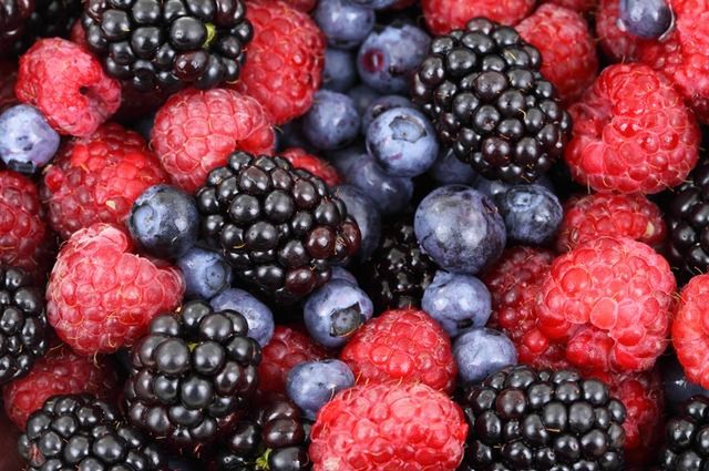 Dobroczynny wpływ owoców jagodowych na organizm człowieka
