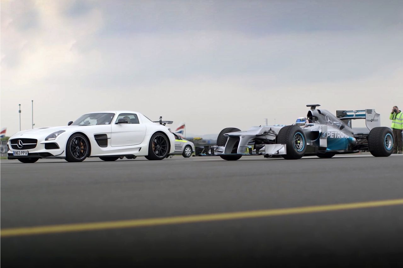 Starcie na prostej: Mercedes SLS AMG Black Series vs. F1 W03